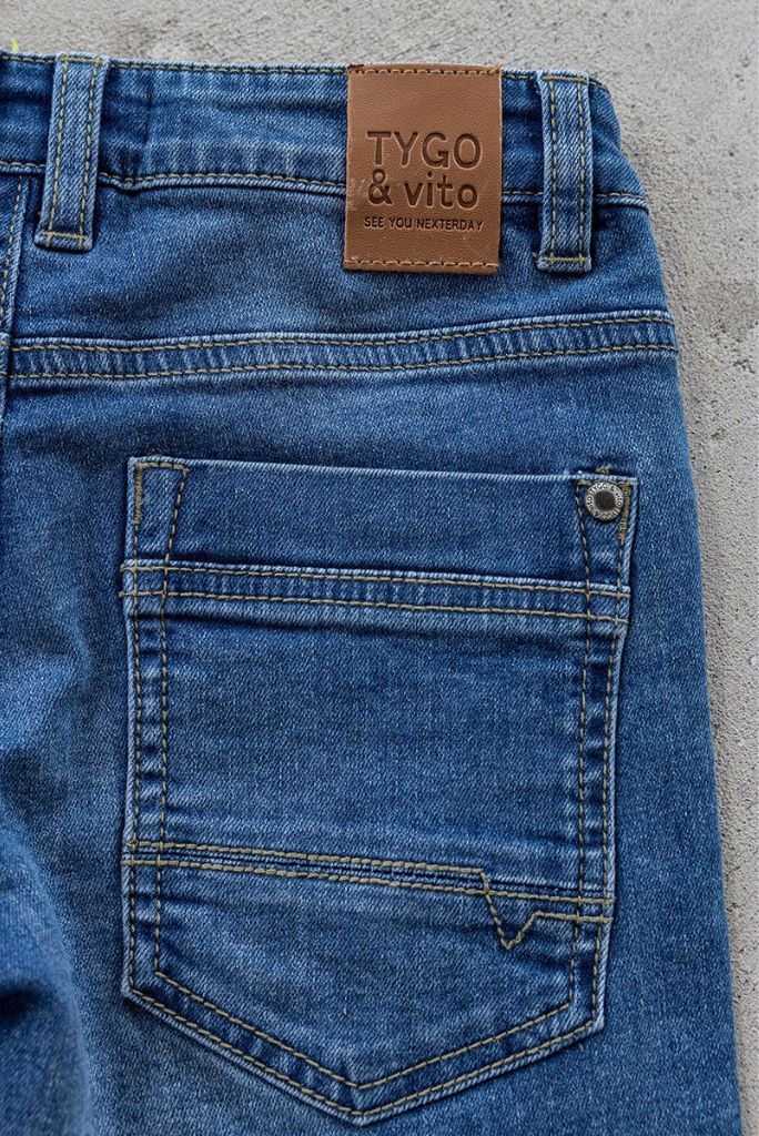 Close back pocket view of the boys' skinny jeans in medium used by TYGO & vito