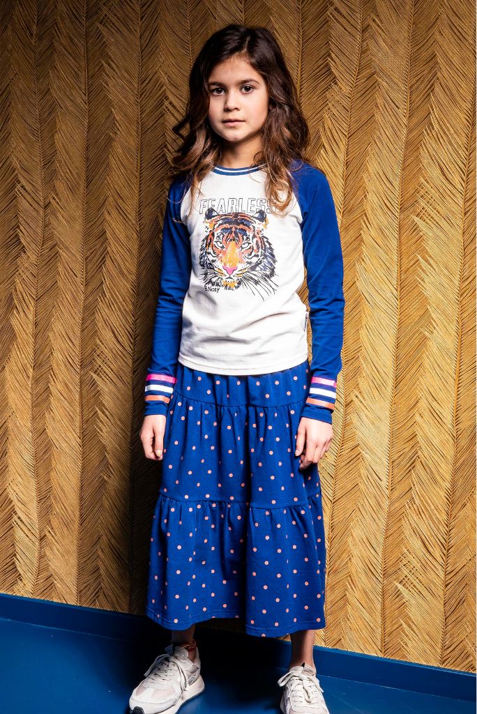 Girl wearing the maxi skirt with polka dots by B.Nosy
