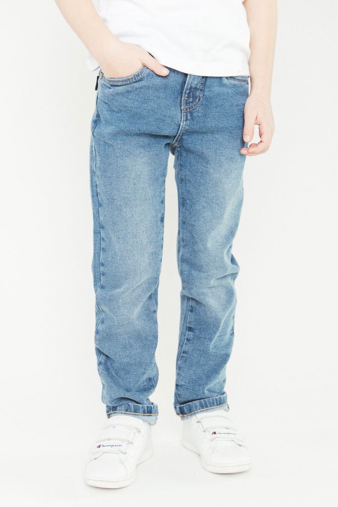 Boy wearing the Bozz jeans in medium used