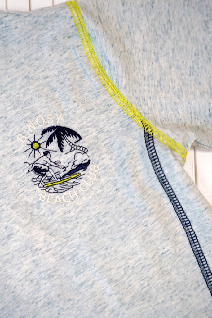Close view of the logo of the T-shirt Tony by B.Nosy