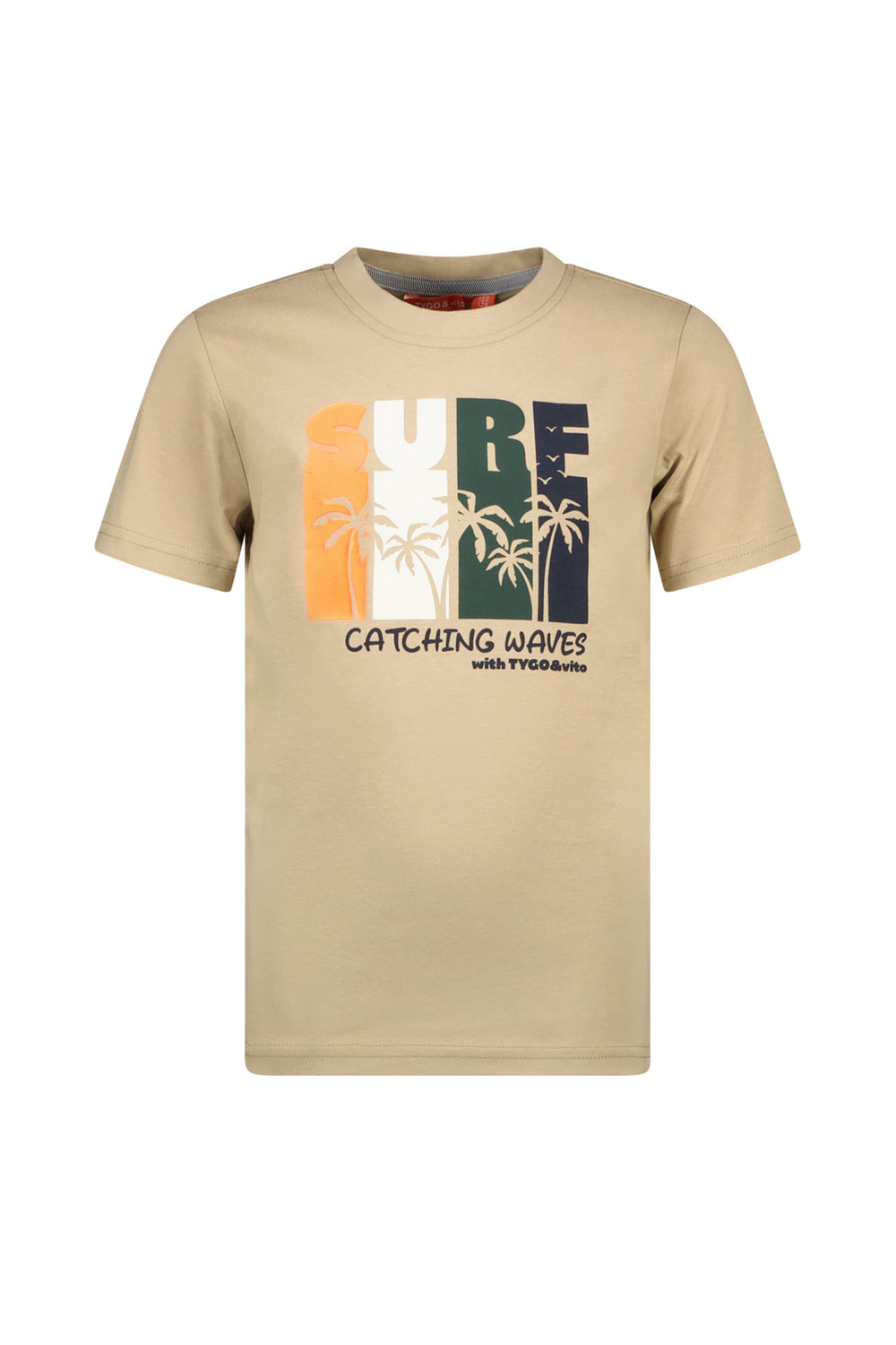Front view of the beige t-shirt Jaimy with 'Surf Catching Waves' graphic design on a white background