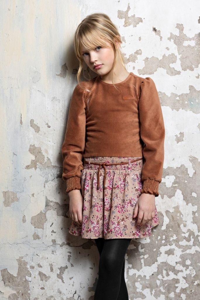 Girl wearing the long sleeve brown dress Maika by Nono