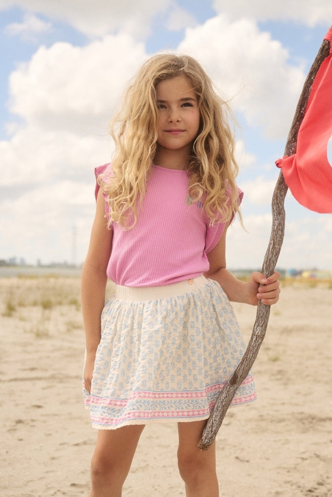Girl standing looking ahead and wearing the Kesta purple rib top by NONO