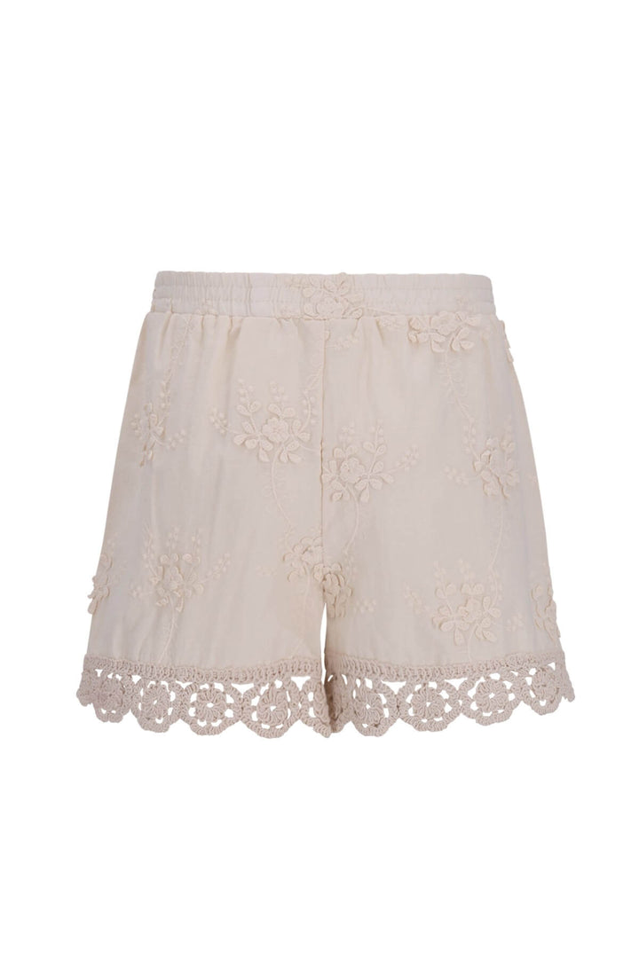 Back view of the white embroidered shorts Fanny by Like FLO