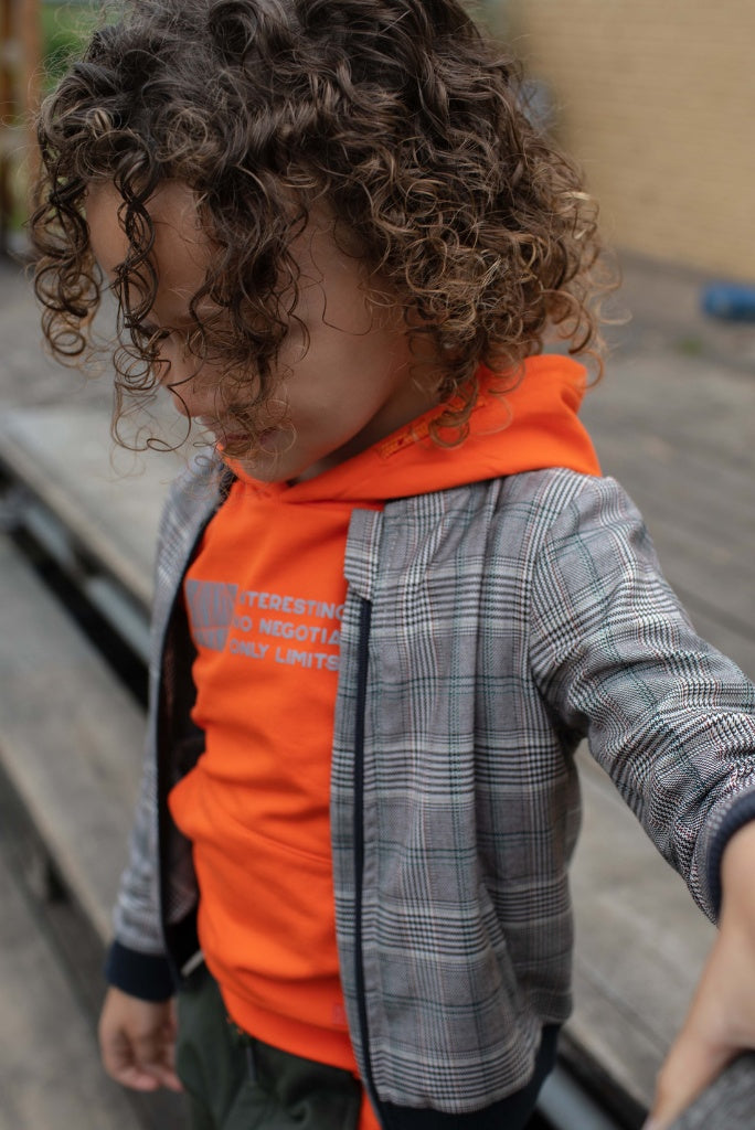 Side view of the boy wearing the bomber jacket Kobe by Quapi